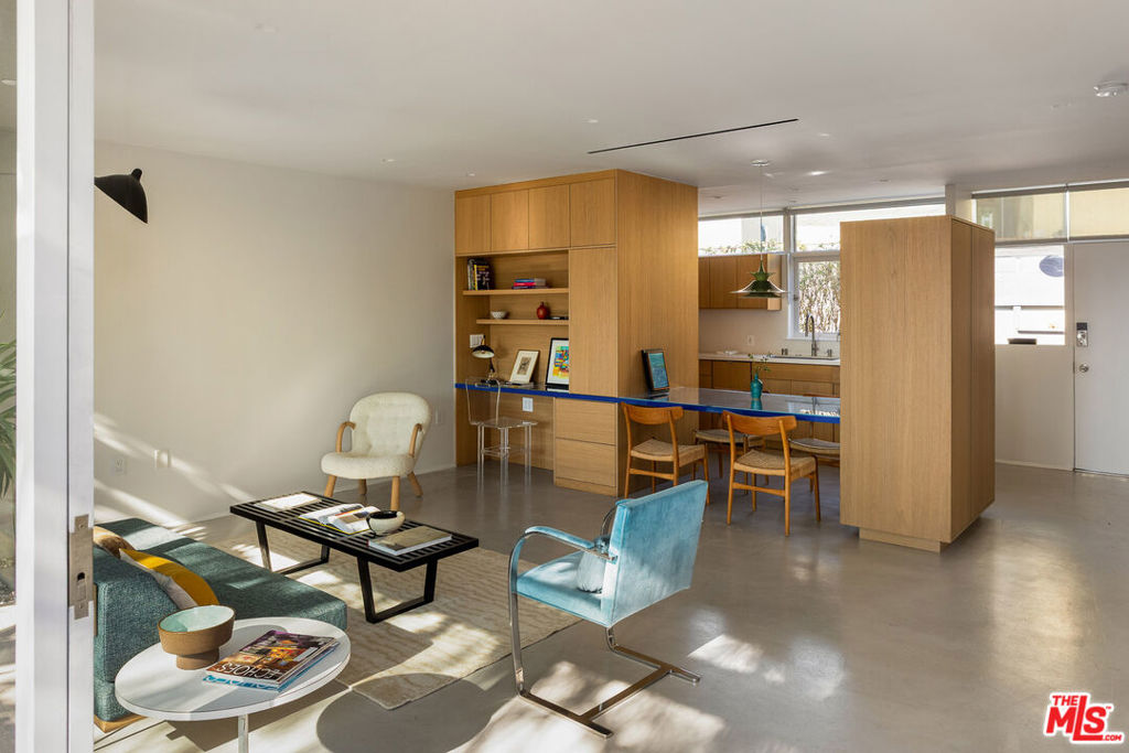 2845 1/2 Avenel Street