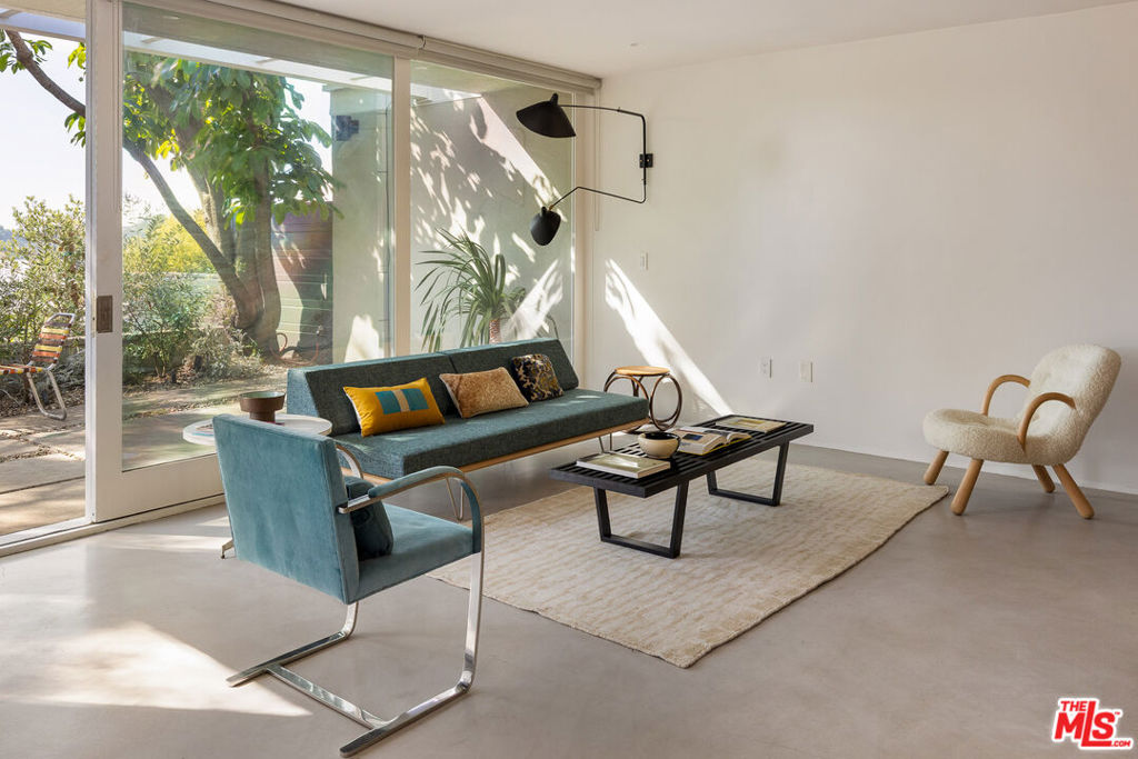 2845 1/2 Avenel Street