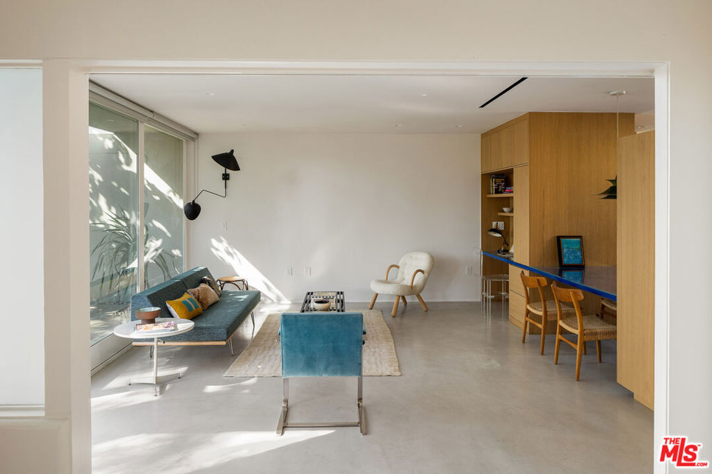 2845 1/2 Avenel Street