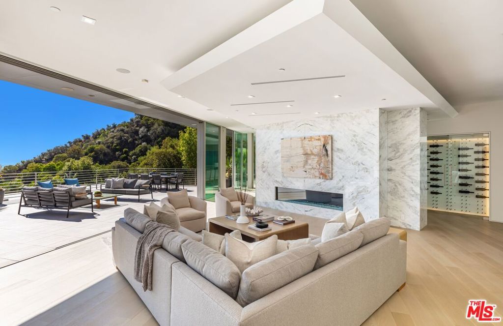 1895 Rising Glen Road