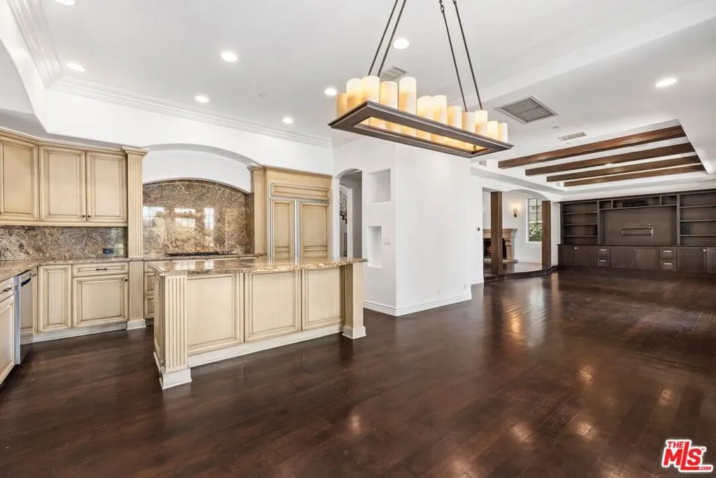 Pacific Palisades, California 90272, United States, 6 Bedrooms Bedrooms, ,5 BathroomsBathrooms,Residential,Active,178151