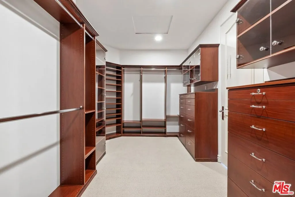 Pacific Palisades, California 90272, United States, 6 Bedrooms Bedrooms, ,5 BathroomsBathrooms,Residential,Active,178151