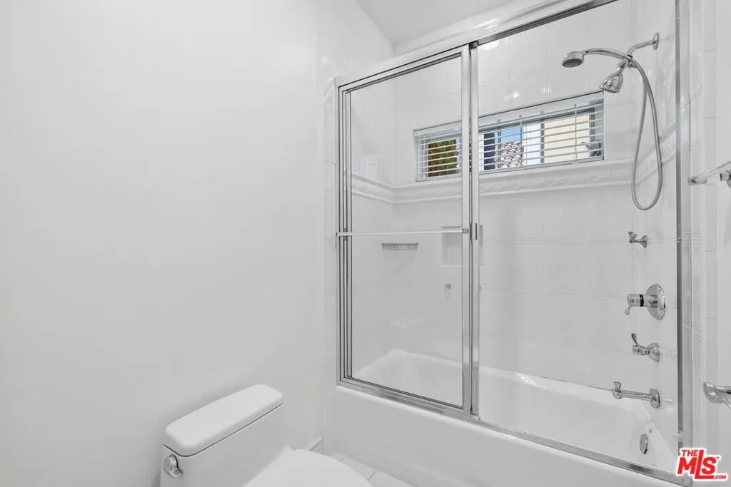 Pacific Palisades, California 90272, United States, 6 Bedrooms Bedrooms, ,5 BathroomsBathrooms,Residential,Active,178151