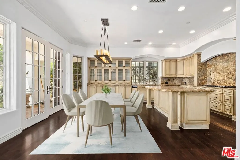 Pacific Palisades, California 90272, United States, 6 Bedrooms Bedrooms, ,5 BathroomsBathrooms,Residential,Active,178151