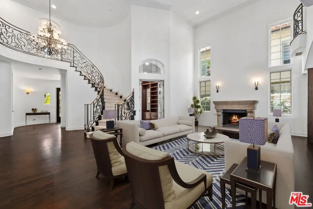 Pacific Palisades, California 90272, United States, 6 Bedrooms Bedrooms, ,5 BathroomsBathrooms,Residential,Active,178151