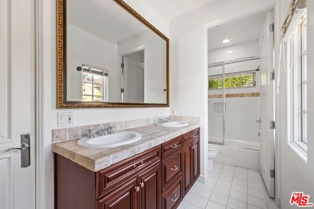 Pacific Palisades, California 90272, United States, 6 Bedrooms Bedrooms, ,5 BathroomsBathrooms,Residential,Active,178151