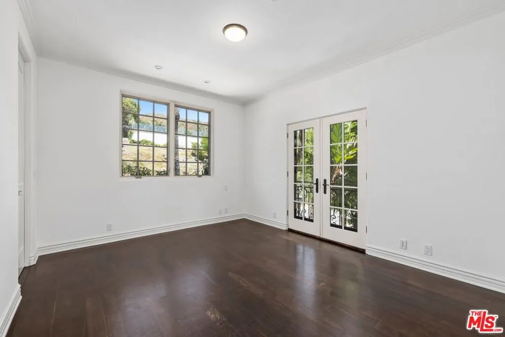 Pacific Palisades, California 90272, United States, 6 Bedrooms Bedrooms, ,5 BathroomsBathrooms,Residential,Active,178151