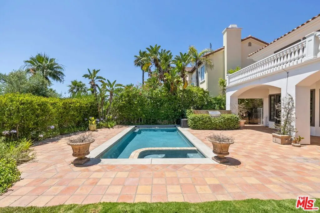 Pacific Palisades, California 90272, United States, 6 Bedrooms Bedrooms, ,5 BathroomsBathrooms,Residential,Active,178151