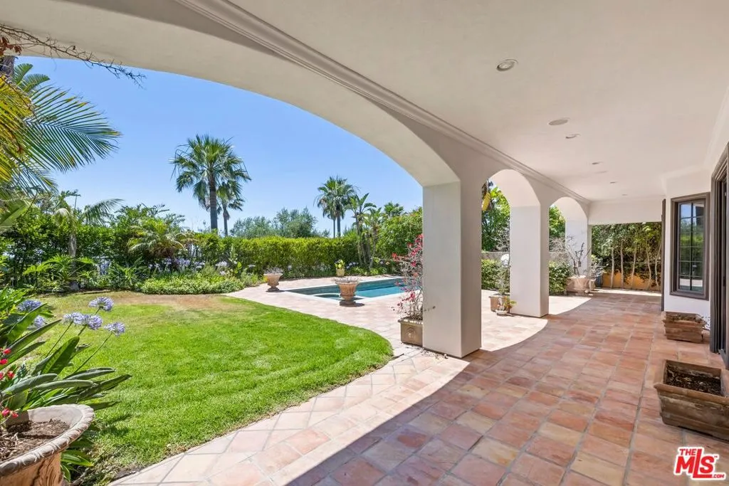 Pacific Palisades, California 90272, United States, 6 Bedrooms Bedrooms, ,5 BathroomsBathrooms,Residential,Active,178151