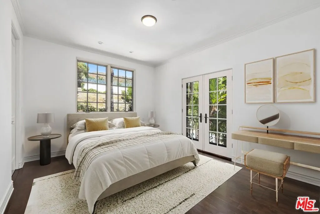 Pacific Palisades, California 90272, United States, 6 Bedrooms Bedrooms, ,5 BathroomsBathrooms,Residential,Active,178151