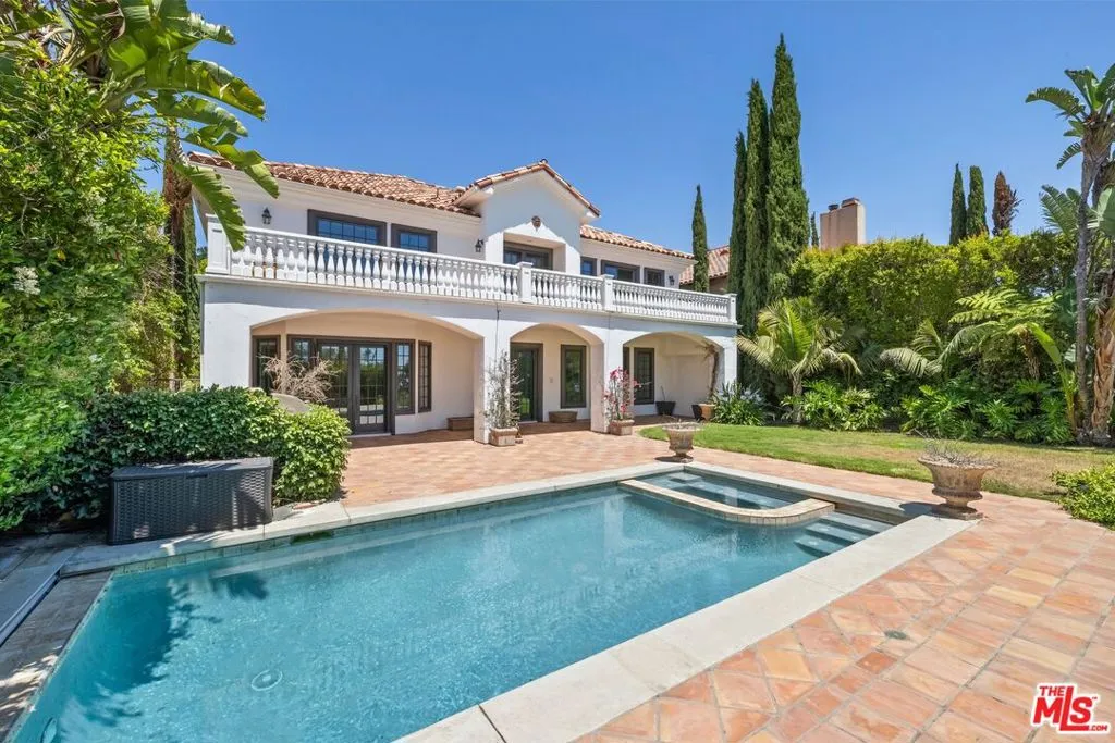 Pacific Palisades, California 90272, United States, 6 Bedrooms Bedrooms, ,5 BathroomsBathrooms,Residential,Active,178151