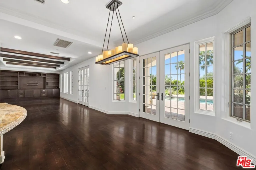 Pacific Palisades, California 90272, United States, 6 Bedrooms Bedrooms, ,5 BathroomsBathrooms,Residential,Active,178151