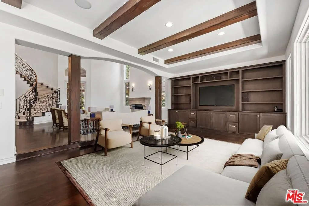 Pacific Palisades, California 90272, United States, 6 Bedrooms Bedrooms, ,5 BathroomsBathrooms,Residential,Active,178151