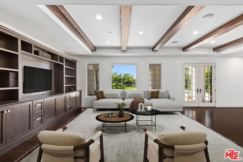 Pacific Palisades, California 90272, United States, 6 Bedrooms Bedrooms, ,5 BathroomsBathrooms,Residential,Active,178151