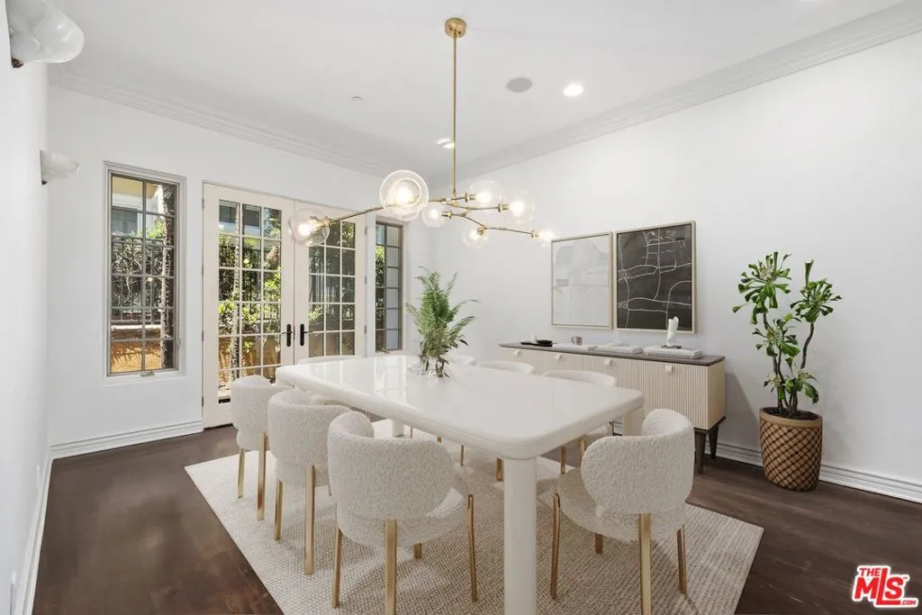 Pacific Palisades, California 90272, United States, 6 Bedrooms Bedrooms, ,5 BathroomsBathrooms,Residential,Active,178151