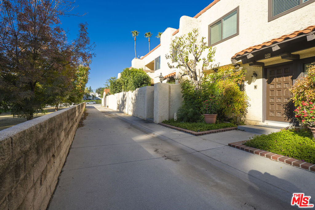 10126 Reseda Boulevard 105