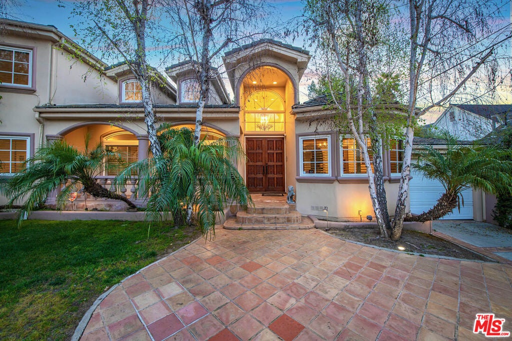 4063 Benedict Canyon Drive