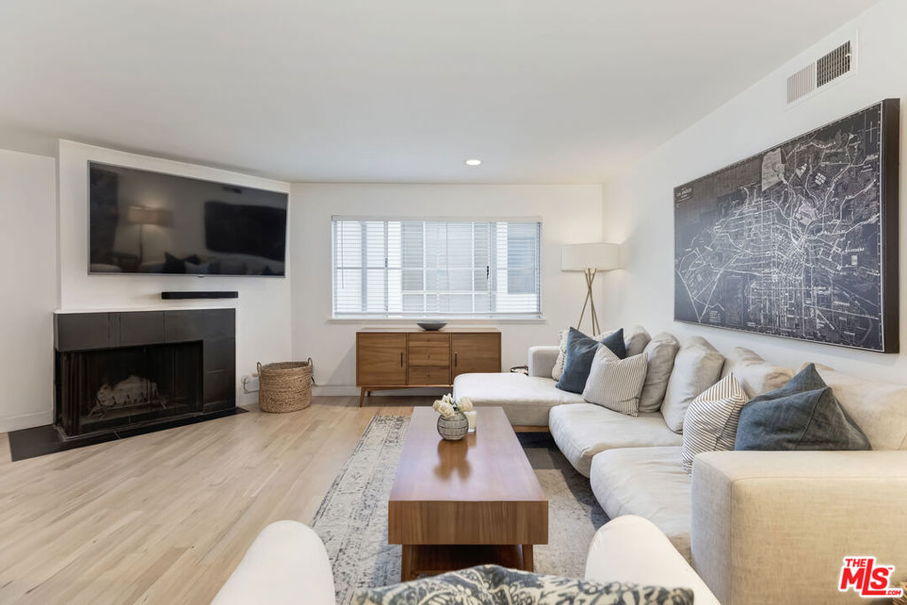 928 7th Street 3