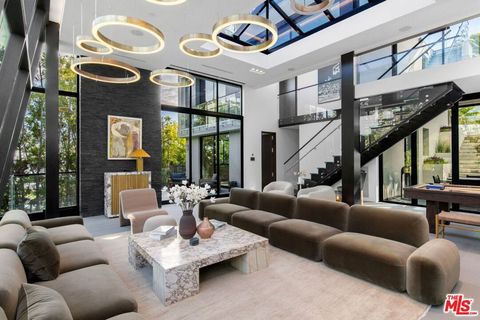 1317 Londonderry Place Los Angeles CA 90069