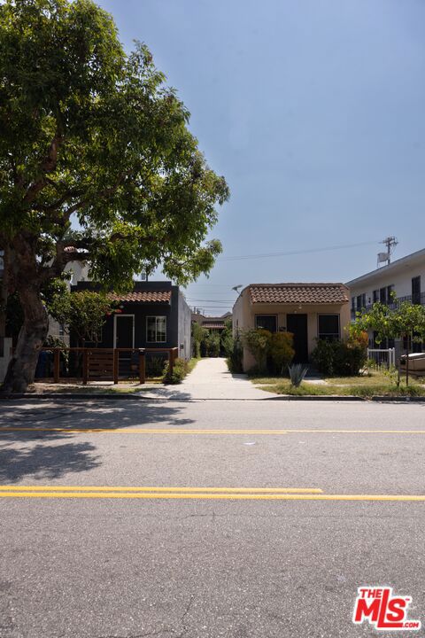 2922 S Redondo Boulevard