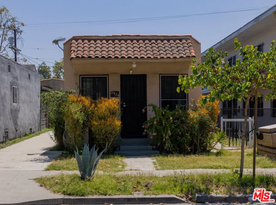 2922 S Redondo Boulevard