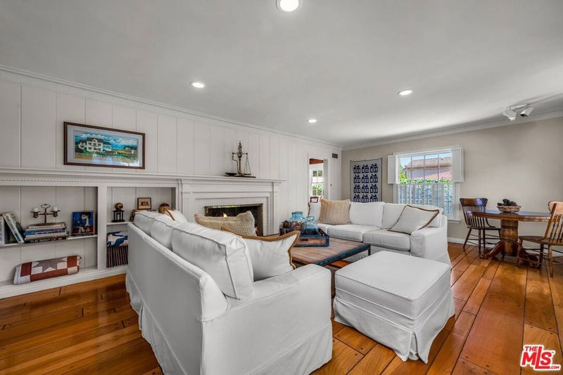 4049 Benedict Canyon Drive