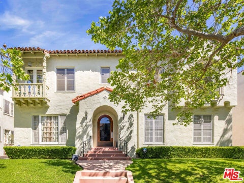 Photo of 320 N Sycamore Avenue, Los Angeles, CA 90036 (MLS # 26827697)
