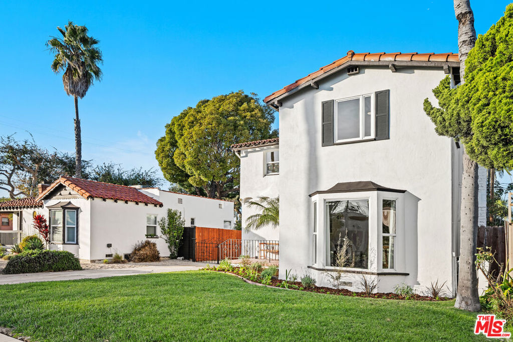 2525 W 81st Street