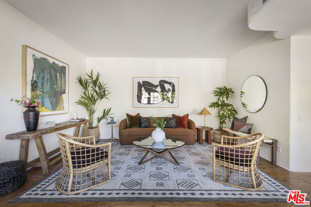 11110 Camarillo Street 113