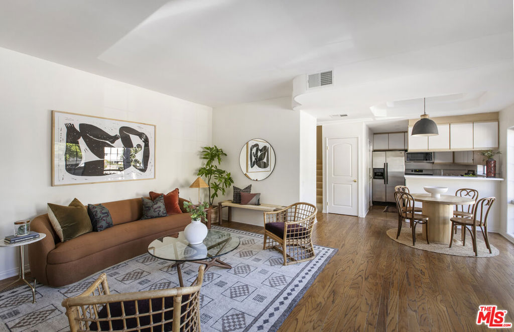 11110 Camarillo Street 113