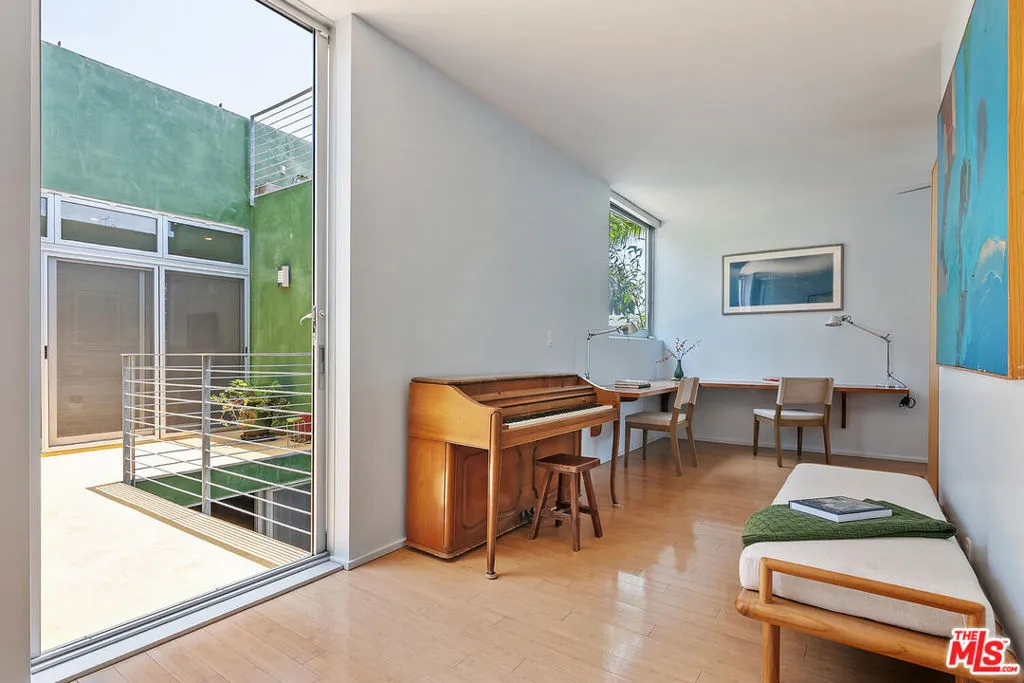 Venice, California 90291, United States, 2 Bedrooms Bedrooms, ,3 BathroomsBathrooms,Residential,Active,152350