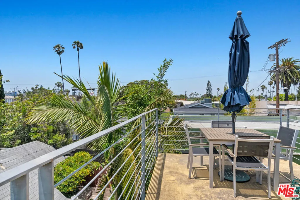 Venice, California 90291, United States, 2 Bedrooms Bedrooms, ,3 BathroomsBathrooms,Residential,Active,152350