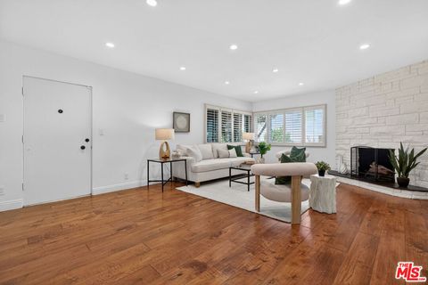 Photo of 4563 Finley Avenue #3, Los Angeles, CA 90027 (MLS # 26844549)