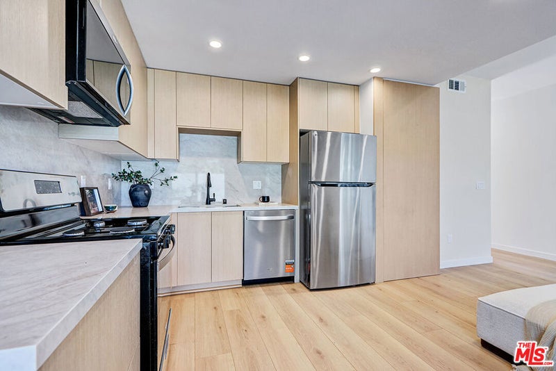 2813 1/2 12th Ave