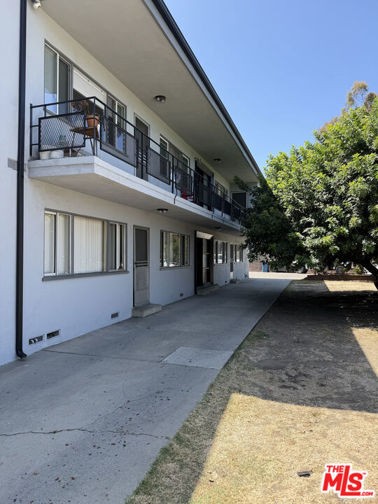 6060 Cadillac Avenue
