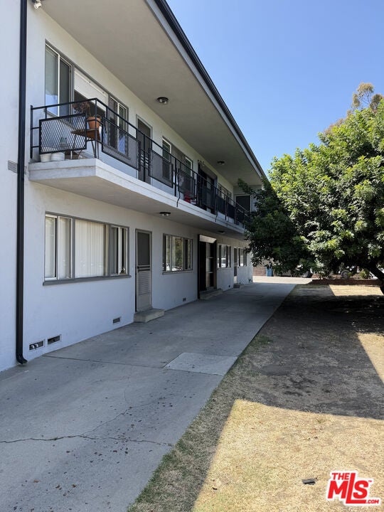 6060 Cadillac Avenue