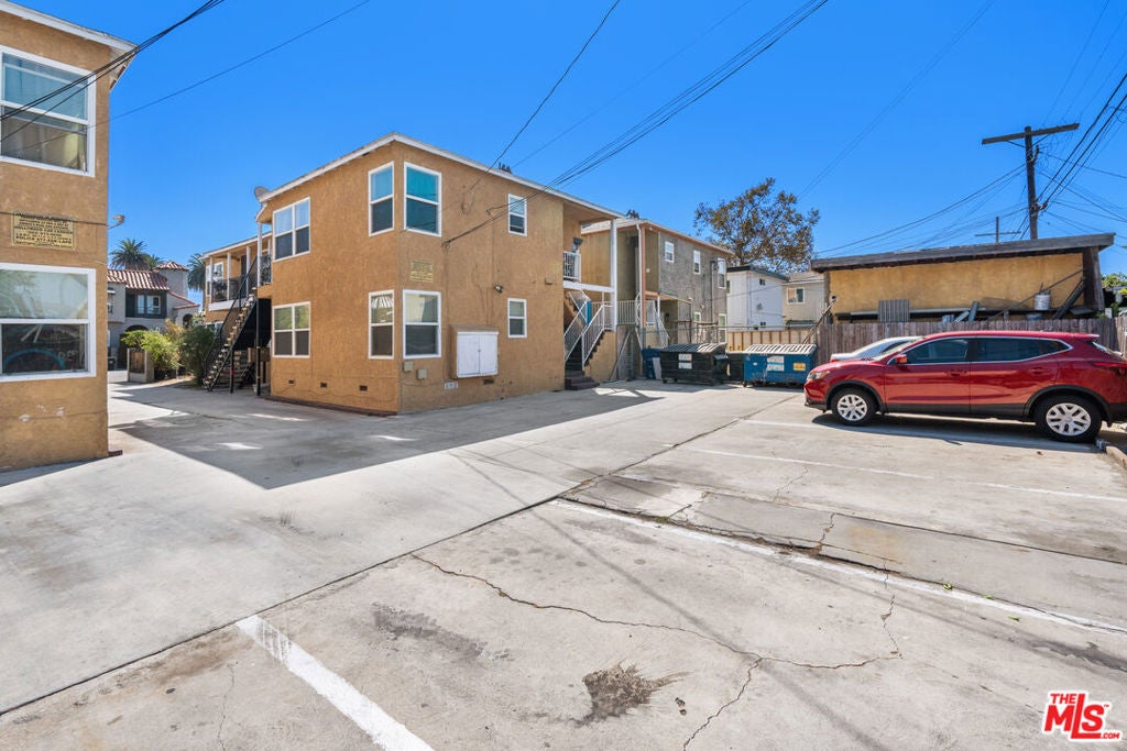 2743 S Redondo Boulevard