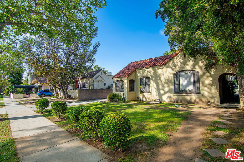 1015 N MARTEL Avenue