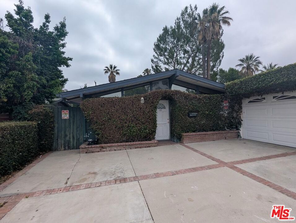 6220 Oakdale Avenue