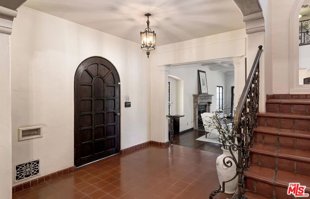 Properties 4 101 S Fuller Avenue