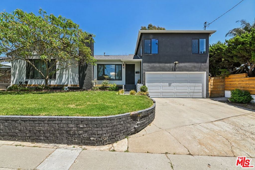 885 Kincaid Avenue