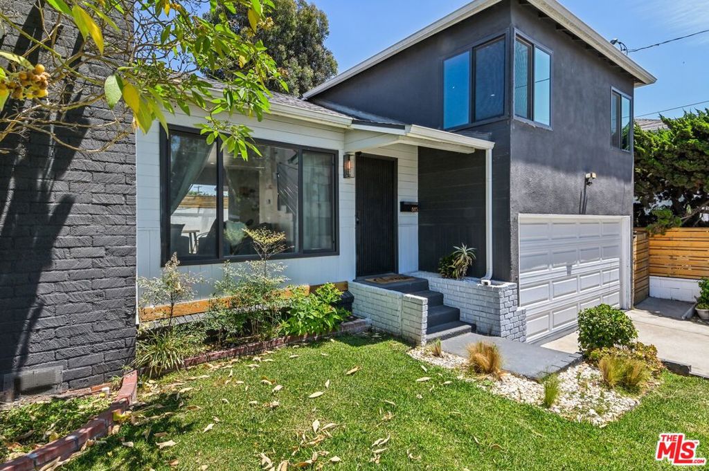 885 Kincaid Avenue