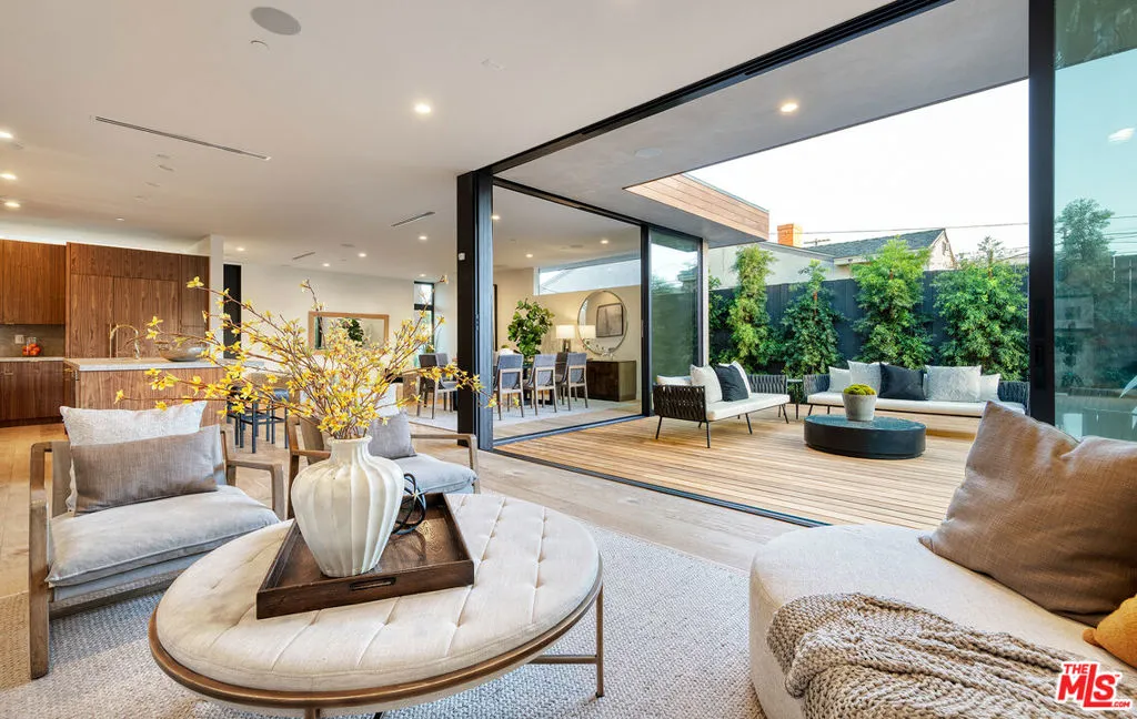 Los Angeles, California 90066, United States, 4 Bedrooms Bedrooms, ,5 BathroomsBathrooms,Residential,Active,197702