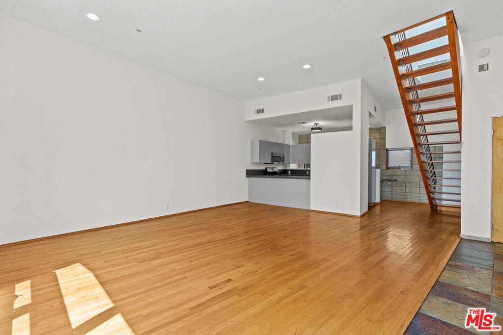 343 Rennie Avenue 7