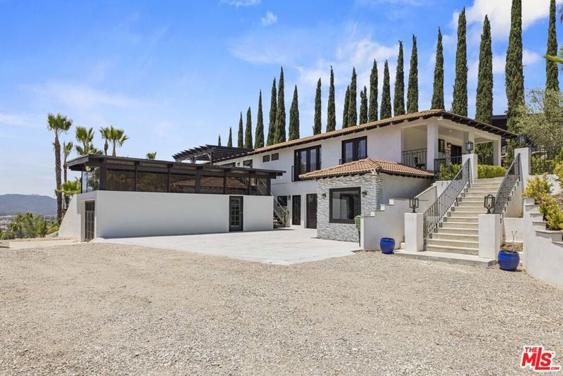 567 Lone Oak Drive