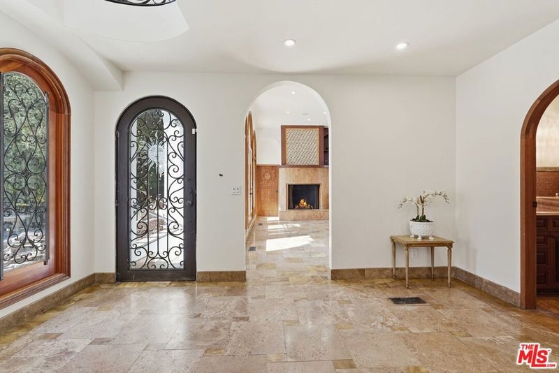 1260 Roscomare Road
