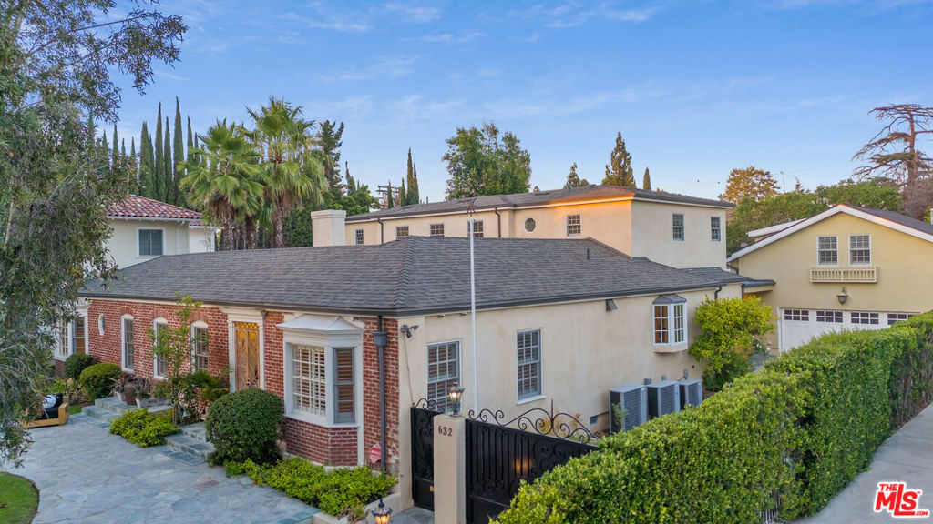 Properties 1 632 S Arden Boulevard