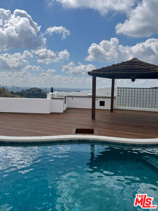 3300 Wonder View Plaza