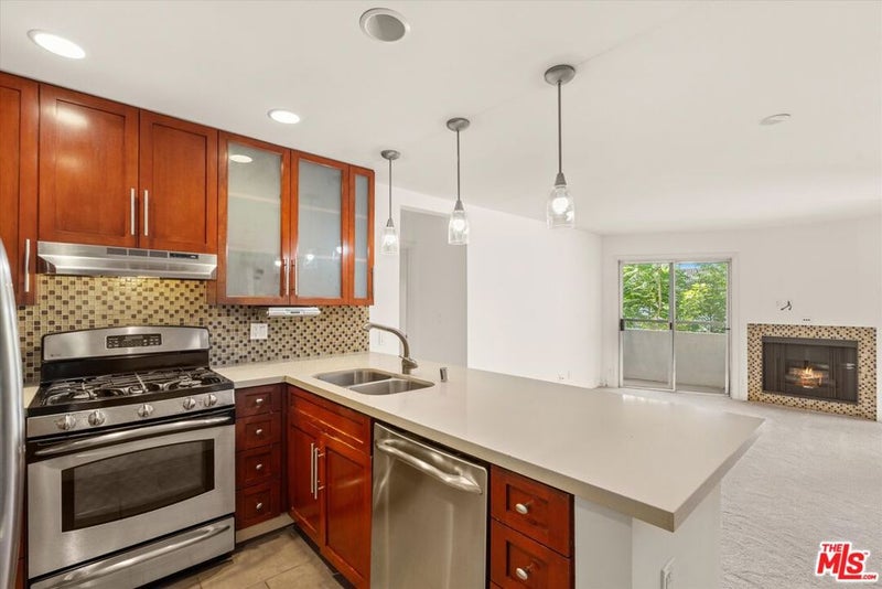 4702 Fulton Avenue 202