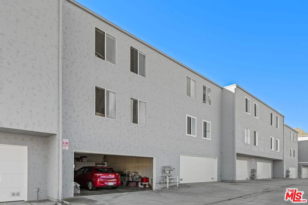 1229 W 223rd Street 113